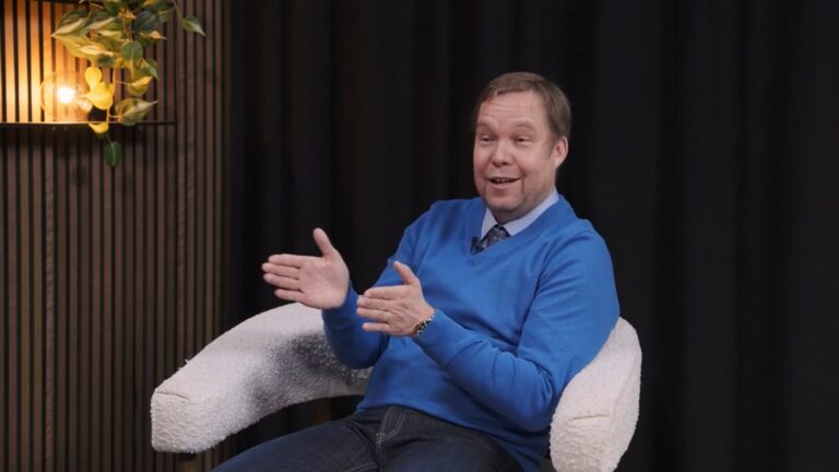 Mika Venho vieraana Karon Grillissä.